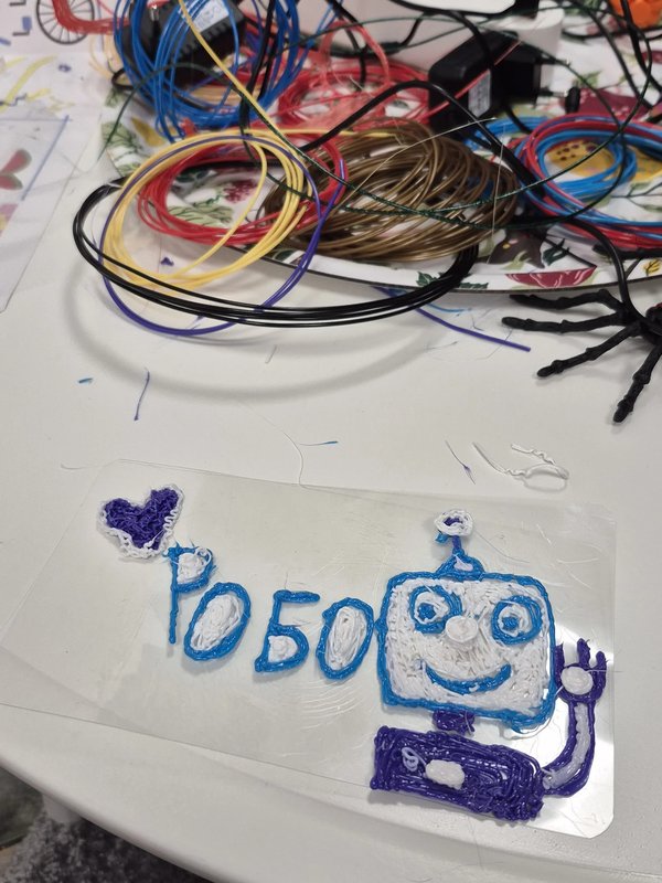 ROBO logo napravljen 3D olovkom - Robo Škola